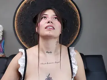 Stripchat Sex Cam of miss_sharlotte18