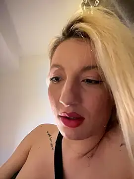 Stripchat Live Sex Cam of Ella_Charm