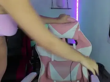 Stripchat Live Sex Cam of jessi_and_boy