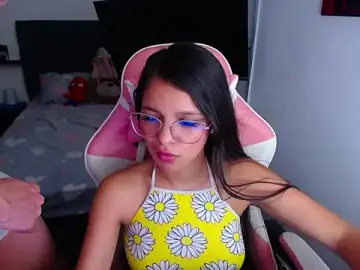 Stripchat Live Sex Cam of jessi_and_boy