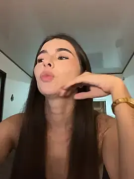 Stripchat Live Sex of Coralinee_01