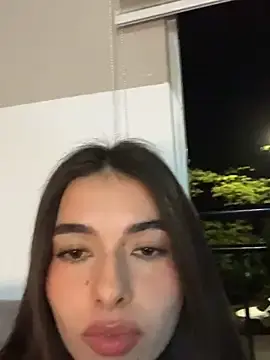 Stripchat Watch Live Sex Cams of Coralinee_01