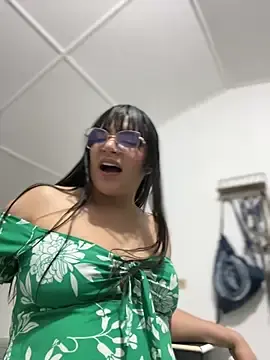 Stripchat Live Sex Cam of Lia_flowers