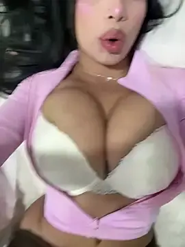 Stripchat Free Live Porn of perla_kem_