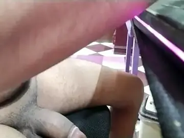 Stripchat Free Porn Cam of growing20yo