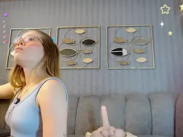 Stripchat Free Live Porn of issys_lam