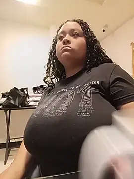 Stripchat Live Sex Cam of KITY_HILL