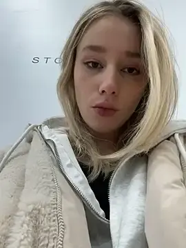 Stripchat Free Porn Cam of SSSATIVA_model