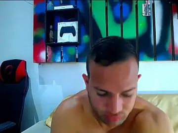 Stripchat Watch Live Sex Cams of hugo_19cm