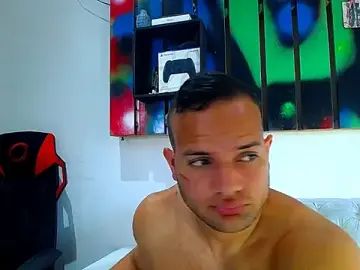 Stripchat Free Porn Cam of hugo_19cm