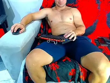 Stripchat Free Porn Cam of hugo_19cm