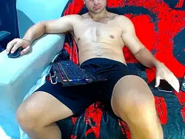 Stripchat Live Porn of hugo_19cm