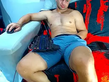 Stripchat Free Porn Cam of hugo_19cm