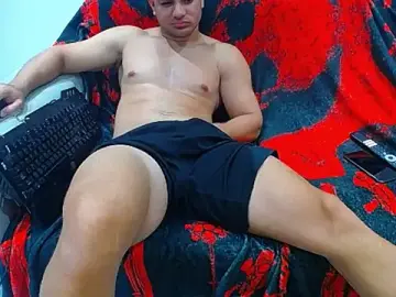 Stripchat Free Porn Cam of hugo_19cm
