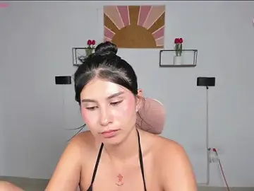 Stripchat Adult Webcam of emily_villamil