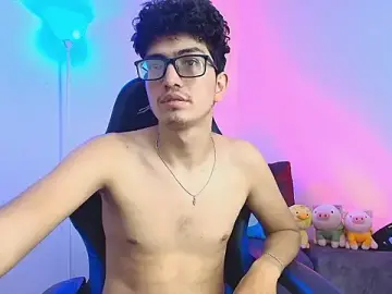 Stripchat Live Sex Cam of TylerWhite_