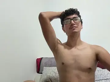 Stripchat Nude Webcam of TylerWhite_