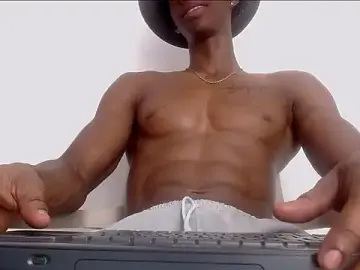 Stripchat Sex Cam of drake_brwon_23