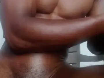 Stripchat Live Sex Cam of drake_brwon_23