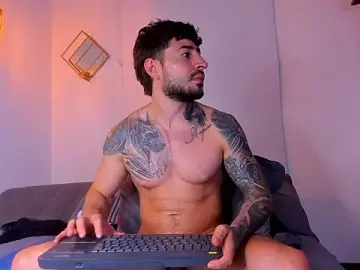 Stripchat Free Porn Cam of ChrisMiller69