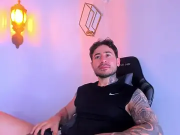 Stripchat Sex Cam of ChrisMiller69