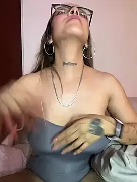 Stripchat Sex Cam of LilEuphoria
