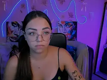 Stripchat Watch Live Sex Cams of kiki_swan