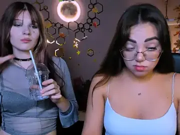 Stripchat Best live sex cam show of kiki_swan