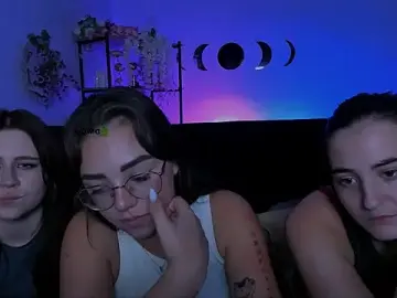 Stripchat Free Porn Cam of kiki_swan
