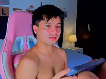 Stripchat Free Porn Cam of Issac_james_