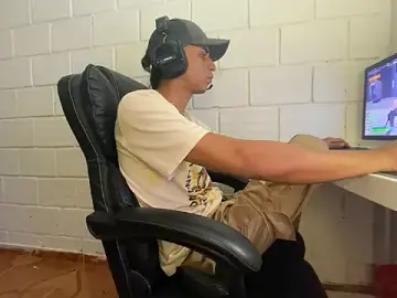 Stripchat Best Webcam of Max_TheHorseDick