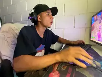 Stripchat Sex Cam of Max_TheHorseDick