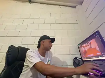 Stripchat Live Sex of Max_TheHorseDick