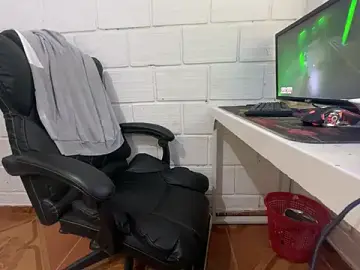 Stripchat Adult Webcam of Max_TheHorseDick