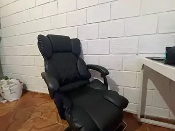 Stripchat Live Sex of Max_TheHorseDick