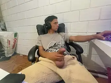 Stripchat Sex Cam of Max_TheHorseDick