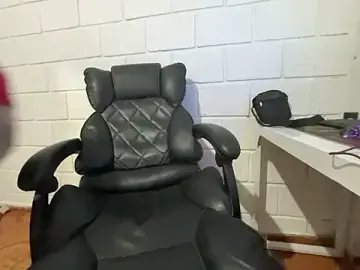 Stripchat Watch Live Sex Cams of Max_TheHorseDick