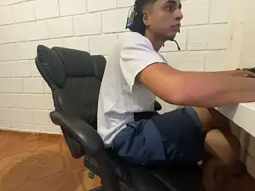 Stripchat Free Live Porn of Max_TheHorseDick