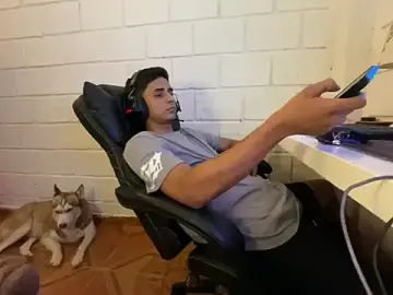 Stripchat Live Sex Cam of Max_TheHorseDick