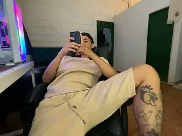 Stripchat Adult Video Chat of Max_TheHorseDick