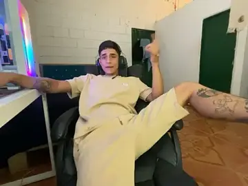 Stripchat Sex Cam of Max_TheHorseDick