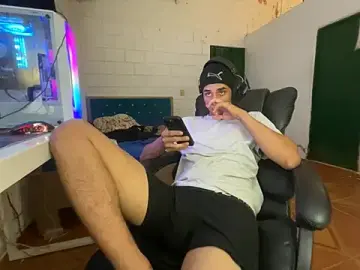 Stripchat Free Porn Cam of Max_TheHorseDick