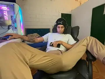 Stripchat Live Porn of Max_TheHorseDick