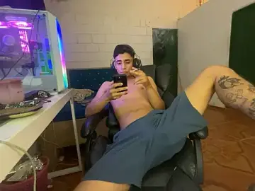 Stripchat Live Sex Cam of Max_TheHorseDick