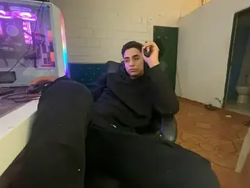 Stripchat Sex Cam of Max_TheHorseDick