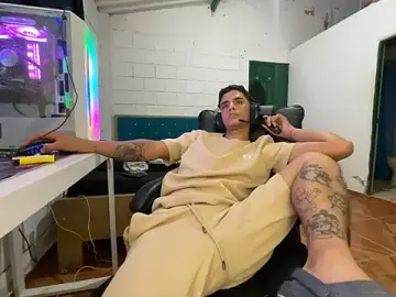 Stripchat Live Sex of Max_TheHorseDick