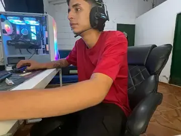 Stripchat Watch Live Sex Cams of Max_TheHorseDick