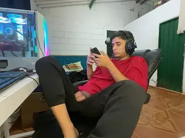 Stripchat Nude Webcam of Max_TheHorseDick