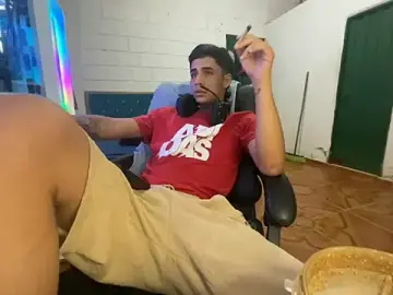 Stripchat Sex Cam of Max_TheHorseDick