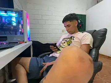 Stripchat Watch Live Sex Cams of Max_TheHorseDick